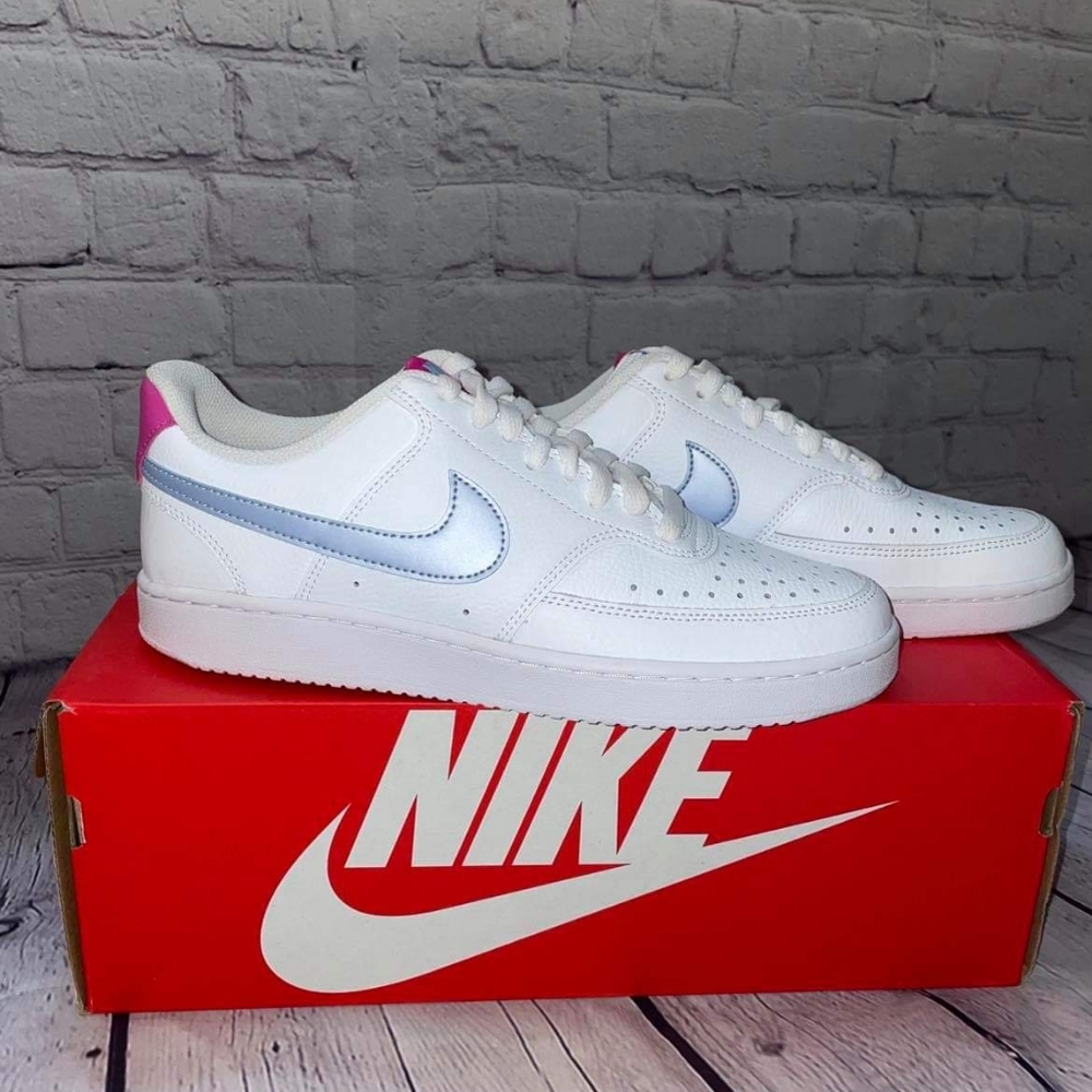 Nike size 9 women/7.5 Mens w/replacement box